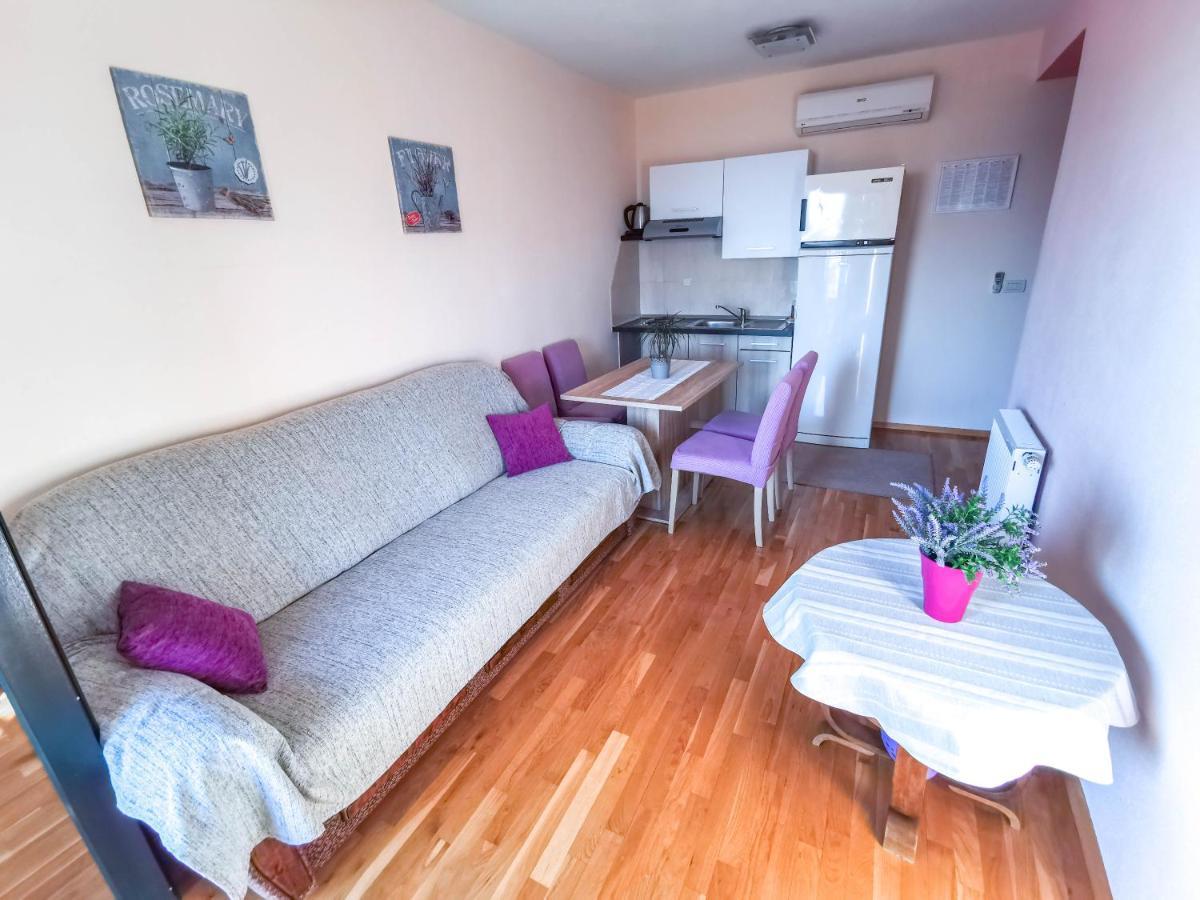 Apartments Vukovic Vanja Макарска Екстериор снимка