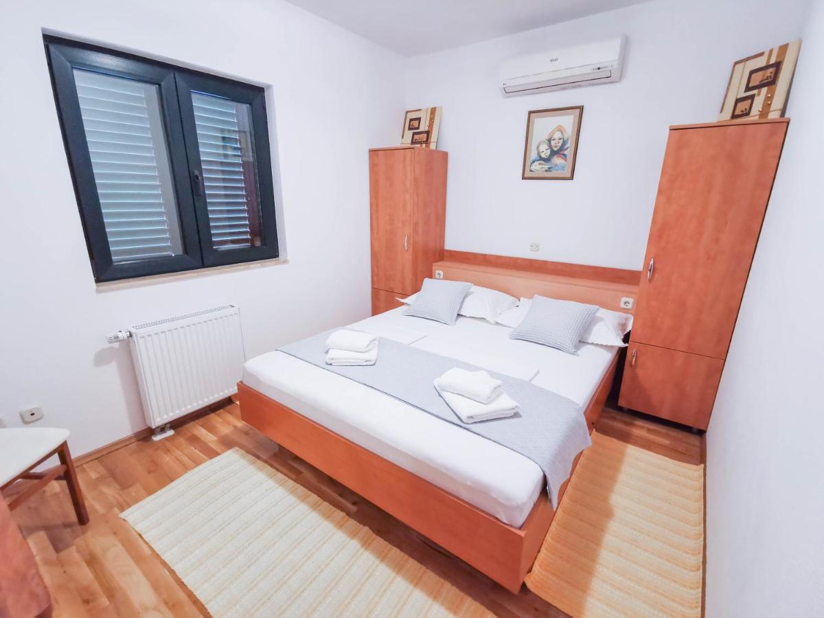Apartments Vukovic Vanja Макарска Екстериор снимка