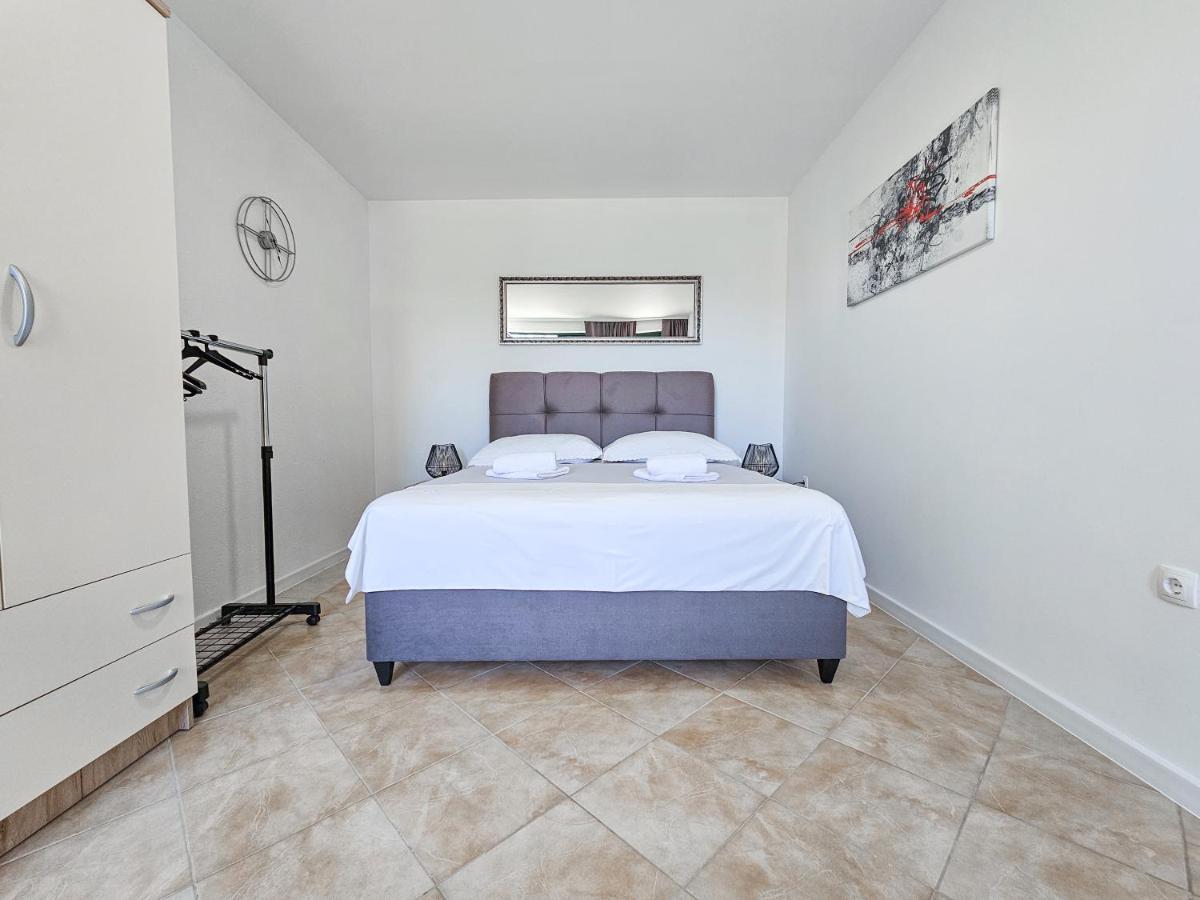 Apartments Vukovic Vanja Макарска Екстериор снимка