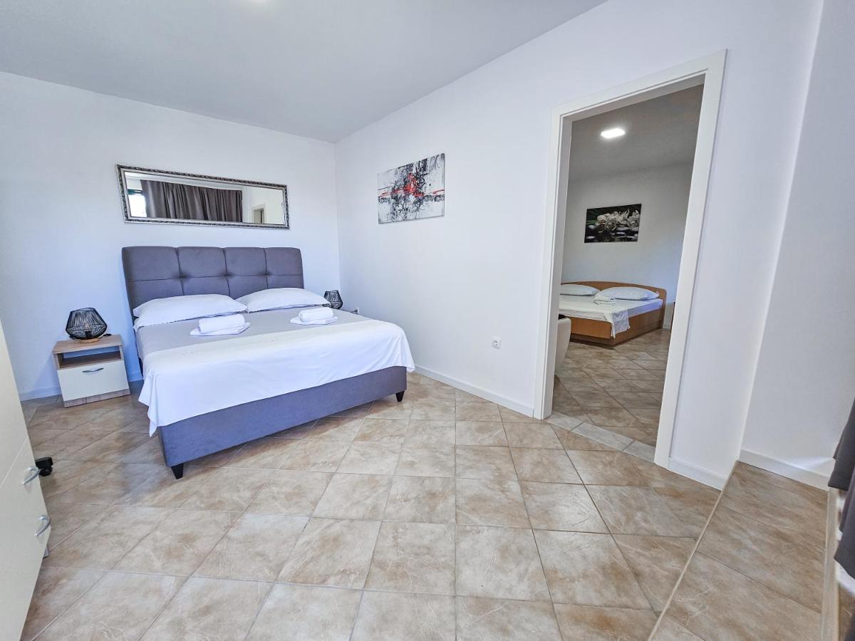 Apartments Vukovic Vanja Макарска Екстериор снимка