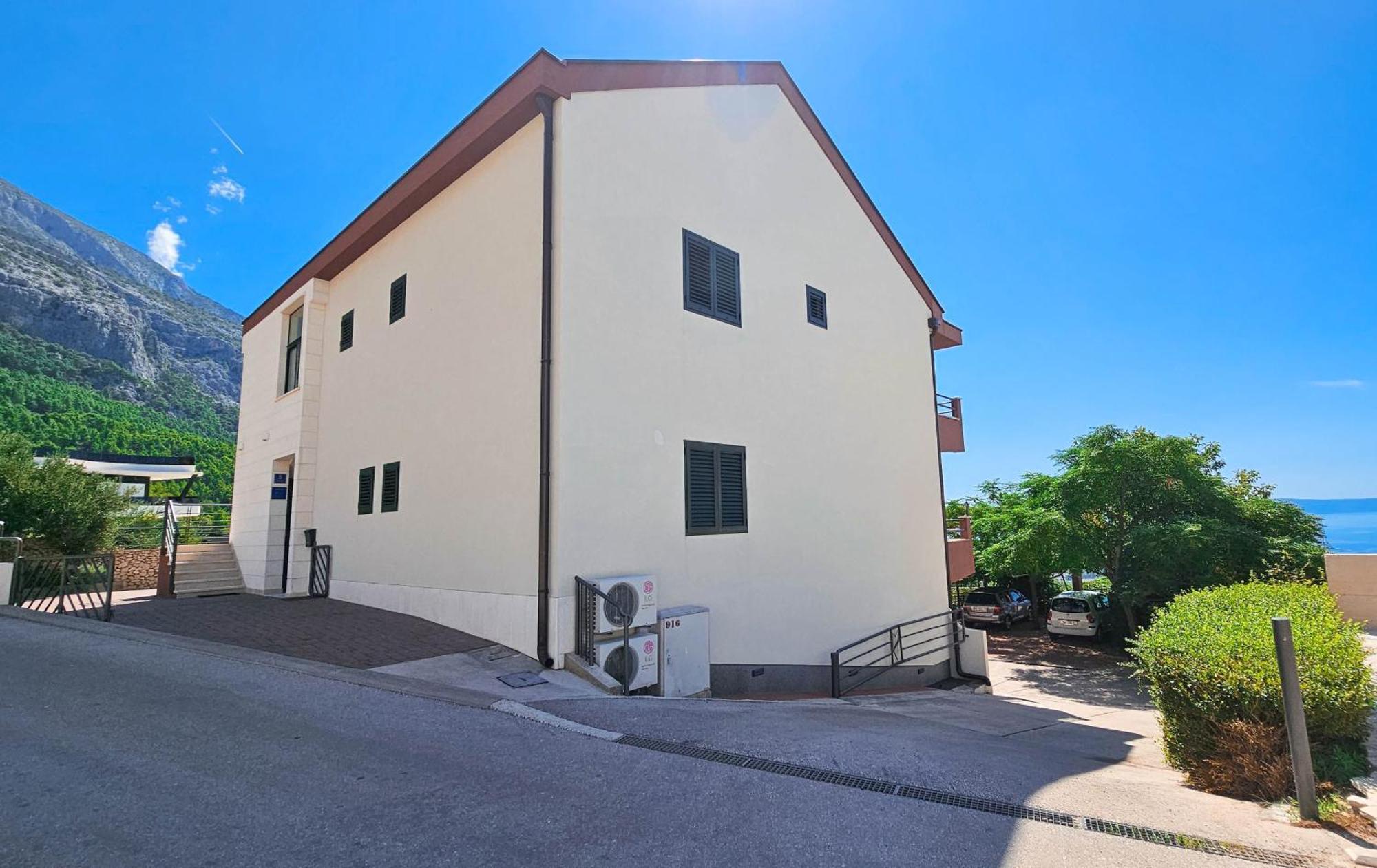 Apartments Vukovic Vanja Макарска Екстериор снимка